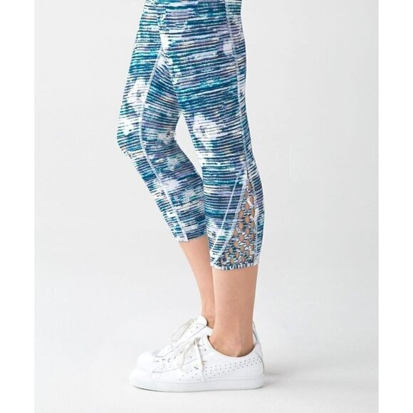 Lululemon True Self Crop II Blurry Belle Multi Leggings Sz 2 Mid Rise Yoga Capri - Picture 2 of 11